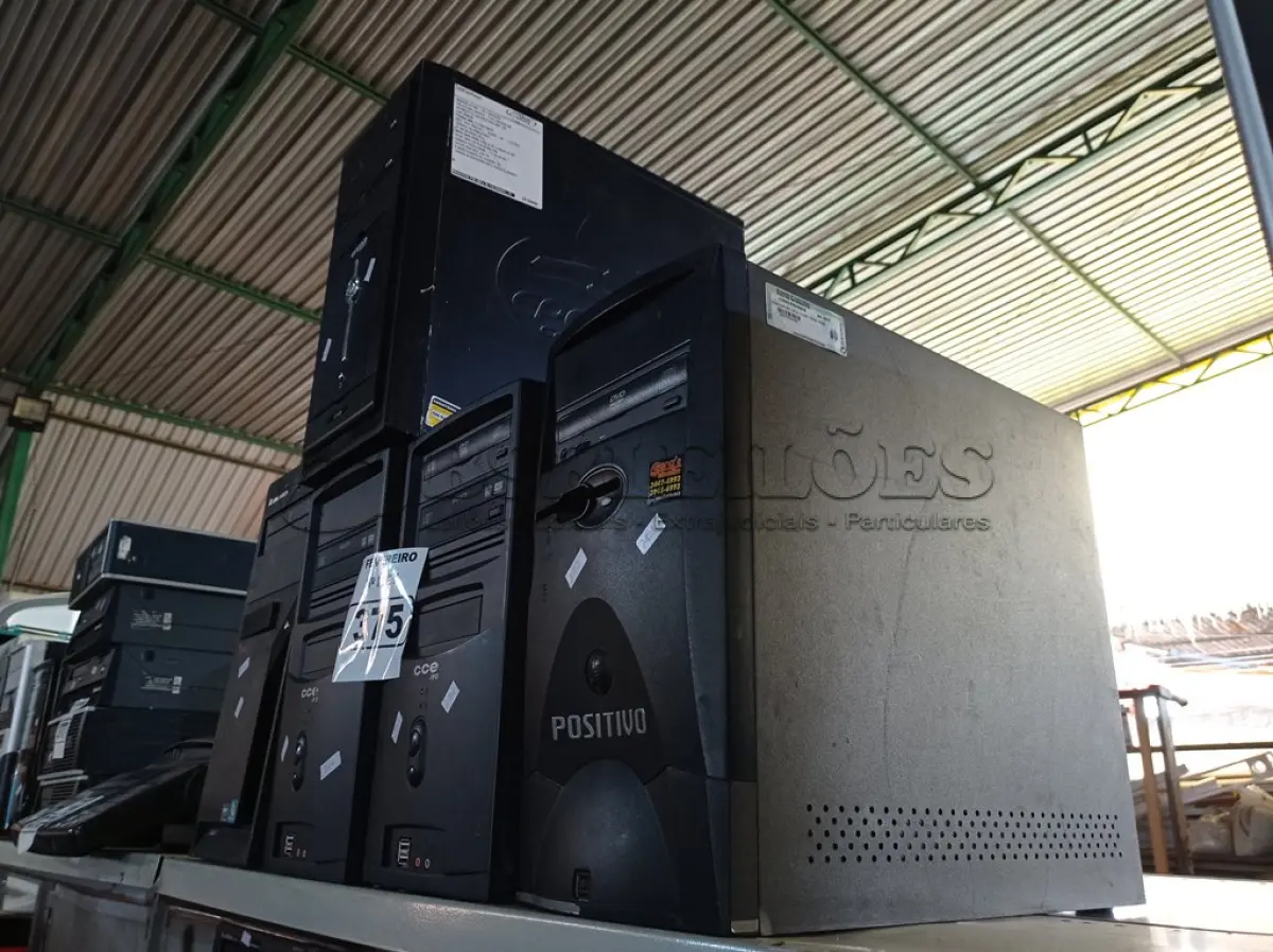 LOTE 375 - 05 CPU’S MARCAS E MODELOS DIVERSOS. (NO ESTADO) ATENÇÃO! FAZER A VISITAÇÃO ANTES DE ARREMATAR, NÃO SABEMOS SE FUNCIONA. LEILÃO NÃO TEM GARANTIA E NEM DEVOLUÇÃO, SUJEITO A POSSÍVEIS AVARIAS VISÍVEIS/OCULTAS E/OU AUSÊNCIA DE COMPONENTES.