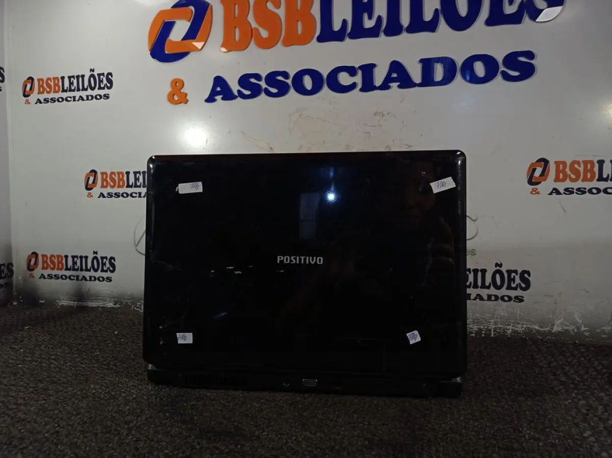 LOTE 462 - 01 NOTEBOOK MARCA POSITIVO. (NO ESTADO) ATENÇÃO! FAZER A VISITAÇÃO ANTES DE ARREMATAR, NÃO SABEMOS SE FUNCIONA. LEILÃO NÃO TEM GARANTIA E NEM DEVOLUÇÃO, SUJEITO A POSSÍVEIS AVARIAS VISÍVEIS/OCULTAS E/OU AUSÊNCIA DE COMPONENTES.