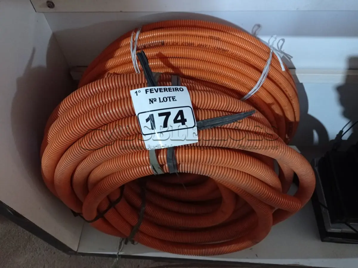 LOTE 174 - 02 ROLOS DE MANGUEIRA CORRUGADA. (NO ESTADO) ATENÇÃO! FAZER A VISITAÇÃO ANTES DE ARREMATAR, NÃO SABEMOS SE FUNCIONA. LEILÃO NÃO TEM GARANTIA E NEM DEVOLUÇÃO, SUJEITO A POSSÍVEIS AVARIAS VISÍVEIS/OCULTAS E/OU AUSÊNCIA DE COMPONENTES.