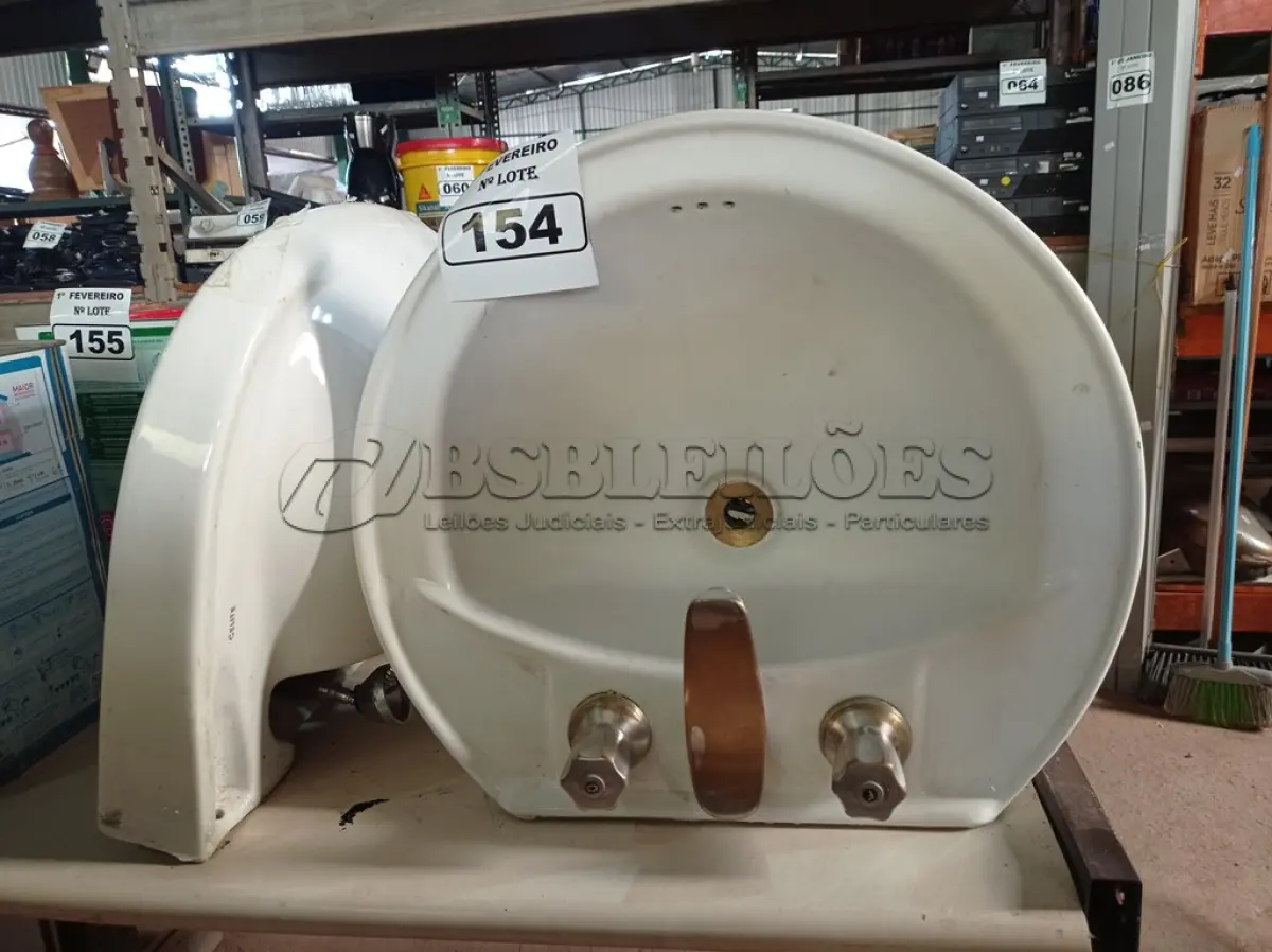 LOTE 154 - 03 CUBAS PARA LAVATÓRIO COM SISTEMA PARA ÁGUA QUENTE/FRIA. (NO ESTADO) ATENÇÃO! FAZER A VISITAÇÃO ANTES DE ARREMATAR, NÃO SABEMOS SE FUNCIONA. LEILÃO NÃO TEM GARANTIA E NEM DEVOLUÇÃO, SUJEITO A POSSÍVEIS AVARIAS VISÍVEIS/OCULTAS E/OU AUSÊNCIA DE COMPONENTES.