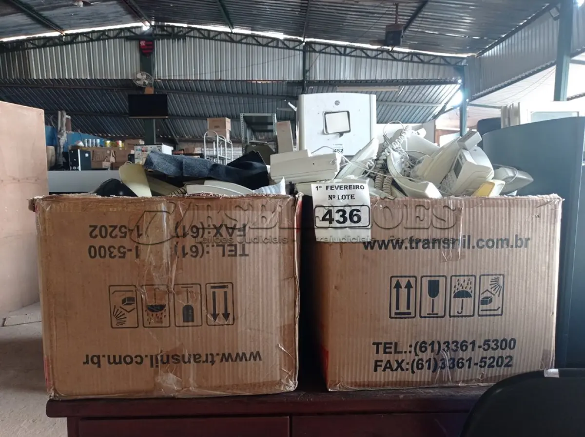 LOTE 436 - 01 LOTE COM VÁRIOS APARELHOS DE TELEFONE MARCAS E MODELOS DIVERSOS. (NO ESTADO) ATENÇÃO! FAZER A VISITAÇÃO ANTES DE ARREMATAR, NÃO SABEMOS SE FUNCIONA. LEILÃO NÃO TEM GARANTIA E NEM DEVOLUÇÃO, SUJEITO A POSSÍVEIS AVARIAS VISÍVEIS/OCULTAS E/OU AUSÊNCIA DE COMPONENTES.