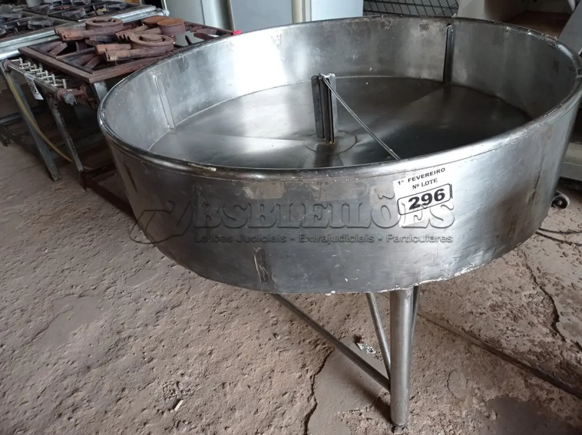 LOTE 296 - 01 EXPOSITOR PARA PESCADOS. (NO ESTADO) ATENÇÃO! FAZER A VISITAÇÃO ANTES DE ARREMATAR, NÃO SABEMOS SE FUNCIONA. LEILÃO NÃO TEM GARANTIA E NEM DEVOLUÇÃO, SUJEITO A POSSÍVEIS AVARIAS VISÍVEIS/OCULTAS E/OU AUSÊNCIA DE COMPONENTES.