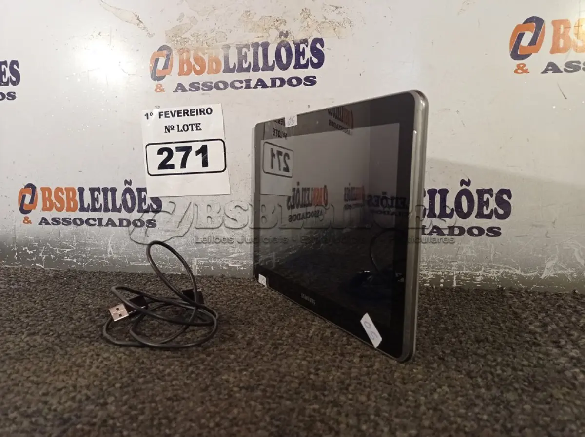 LOTE 271 - 01 TABLET SAMSUNG TAB 2 TELA 10.1” COM CABO. (NO ESTADO) ATENÇÃO! FAZER A VISITAÇÃO ANTES DE ARREMATAR, NÃO SABEMOS SE FUNCIONA. LEILÃO NÃO TEM GARANTIA E NEM DEVOLUÇÃO, SUJEITO A POSSÍVEIS AVARIAS VISÍVEIS/OCULTAS E/OU AUSÊNCIA DE COMPONENTES.