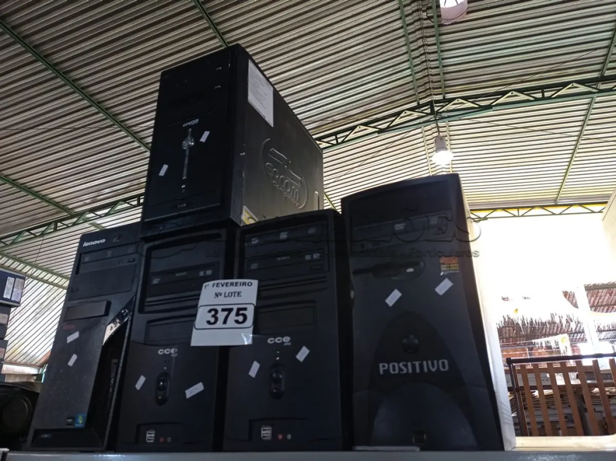 LOTE 375 - 05 CPU’S MARCAS E MODELOS DIVERSOS. (NO ESTADO) ATENÇÃO! FAZER A VISITAÇÃO ANTES DE ARREMATAR, NÃO SABEMOS SE FUNCIONA. LEILÃO NÃO TEM GARANTIA E NEM DEVOLUÇÃO, SUJEITO A POSSÍVEIS AVARIAS VISÍVEIS/OCULTAS E/OU AUSÊNCIA DE COMPONENTES.