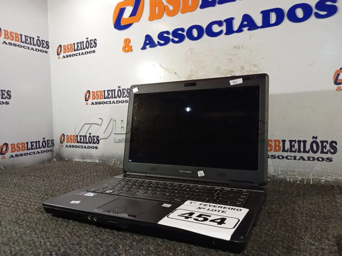 LOTE 454 - 01 NOTEBOOK MARCA POSITIVO. (NO ESTADO) ATENÇÃO! FAZER A VISITAÇÃO ANTES DE ARREMATAR, NÃO SABEMOS SE FUNCIONA. LEILÃO NÃO TEM GARANTIA E NEM DEVOLUÇÃO, SUJEITO A POSSÍVEIS AVARIAS VISÍVEIS/OCULTAS E/OU AUSÊNCIA DE COMPONENTES.