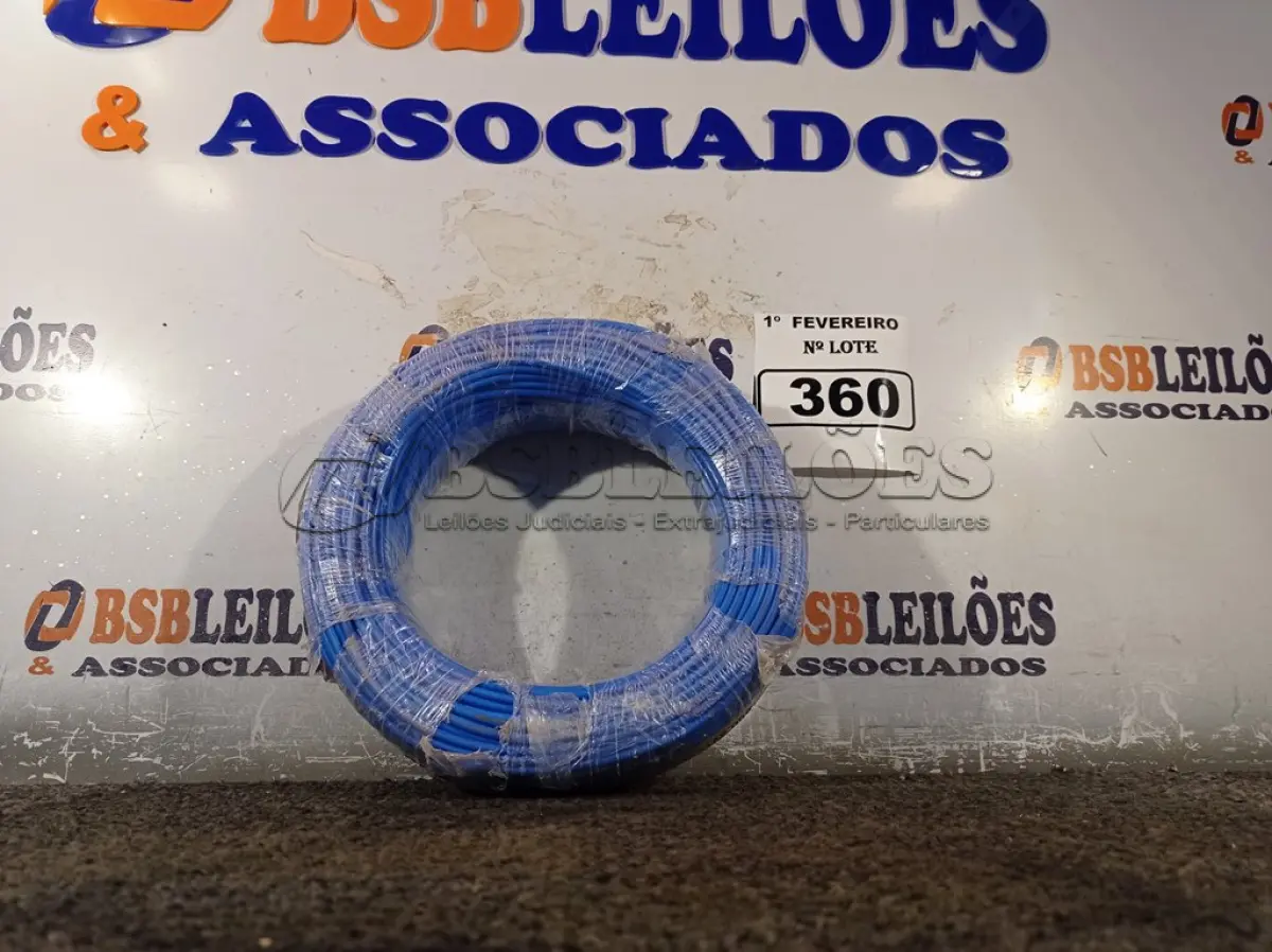 LOTE 360 - 01 ROLO DE CABO FLEXÍVEL 100M 1X4MM NA COR AZUL(NOVO). (NO ESTADO) ATENÇÃO! FAZER A VISITAÇÃO ANTES DE ARREMATAR, NÃO SABEMOS SE FUNCIONA. LEILÃO NÃO TEM GARANTIA E NEM DEVOLUÇÃO, SUJEITO A POSSÍVEIS AVARIAS VISÍVEIS/OCULTAS E/OU AUSÊNCIA DE COMPONENTES.