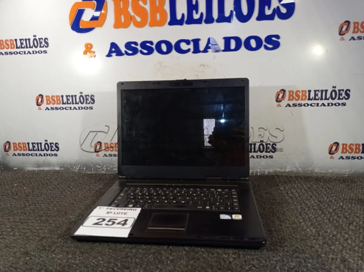 LOTE 254 - 01 NOTEBOOK MARCA ITAUTEC. (NO ESTADO) ATENÇÃO! FAZER A VISITAÇÃO ANTES DE ARREMATAR, NÃO SABEMOS SE FUNCIONA. LEILÃO NÃO TEM GARANTIA E NEM DEVOLUÇÃO, SUJEITO A POSSÍVEIS AVARIAS VISÍVEIS/OCULTAS E/OU AUSÊNCIA DE COMPONENTES.