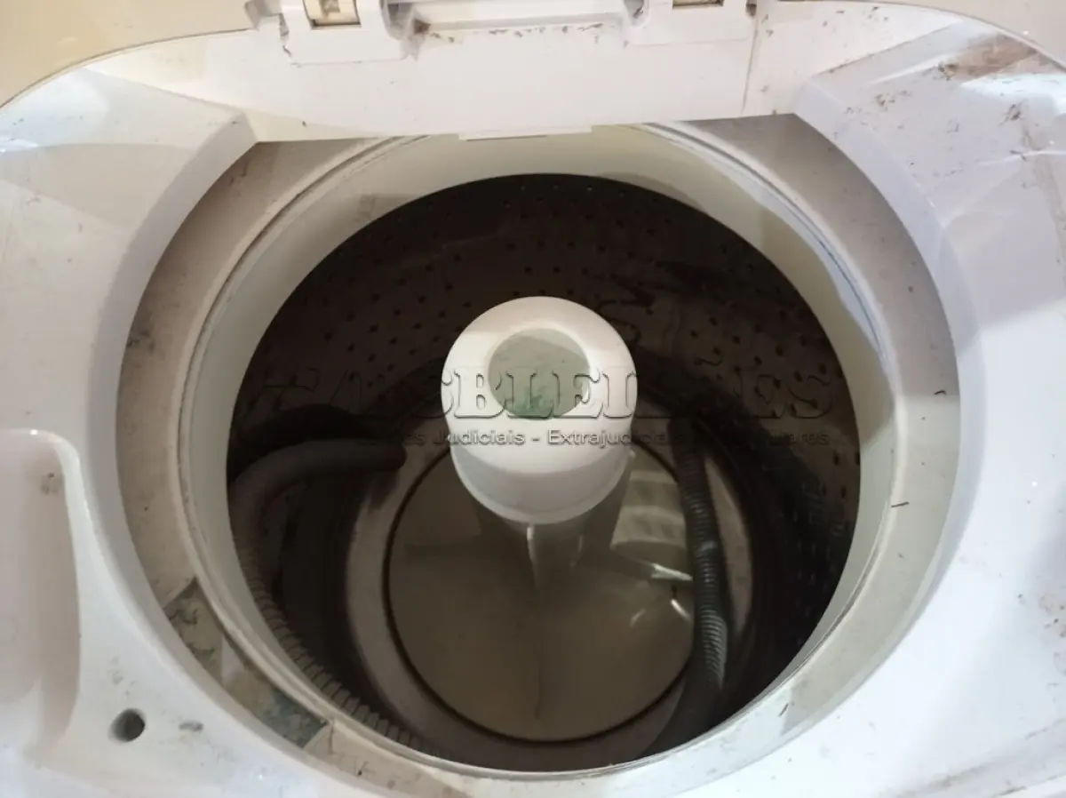 LOTE 327 - 01 LAVADORA DE ROUPAS MARCA BRASTEMP 220V. (NO ESTADO) ATENÇÃO! FAZER A VISITAÇÃO ANTES DE ARREMATAR, NÃO SABEMOS SE FUNCIONA. LEILÃO NÃO TEM GARANTIA E NEM DEVOLUÇÃO, SUJEITO A POSSÍVEIS AVARIAS VISÍVEIS/OCULTAS E/OU AUSÊNCIA DE COMPONENTES.