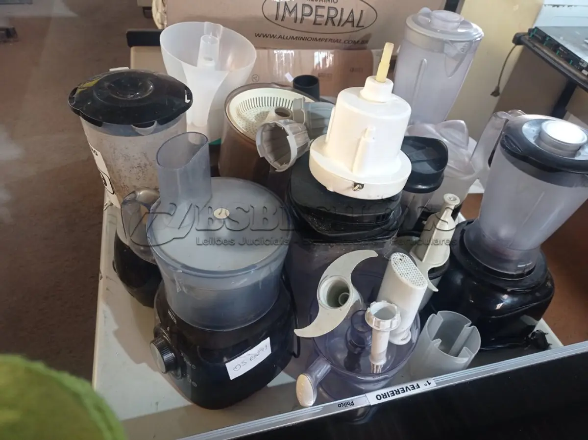 LOTE 209 - 01 LOTE COM UTENSÍLIOS DIVERSOS. (NO ESTADO) ATENÇÃO! FAZER A VISITAÇÃO ANTES DE ARREMATAR, NÃO SABEMOS SE FUNCIONA. LEILÃO NÃO TEM GARANTIA E NEM DEVOLUÇÃO, SUJEITO A POSSÍVEIS AVARIAS VISÍVEIS/OCULTAS E/OU AUSÊNCIA DE COMPONENTES.