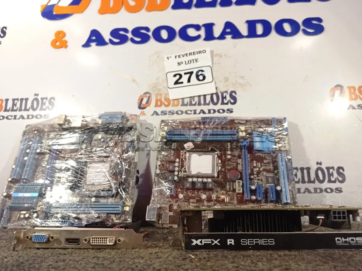 LOTE 276 - 02 PLACAS MÃE E 02 PLACAS DE VÍDEO MARCAS E MODELOS DIVERSOS. (NO ESTADO) ATENÇÃO! FAZER A VISITAÇÃO ANTES DE ARREMATAR, NÃO SABEMOS SE FUNCIONA. LEILÃO NÃO TEM GARANTIA E NEM DEVOLUÇÃO, SUJEITO A POSSÍVEIS AVARIAS VISÍVEIS/OCULTAS E/OU AUSÊNCIA DE COMPONENTES.