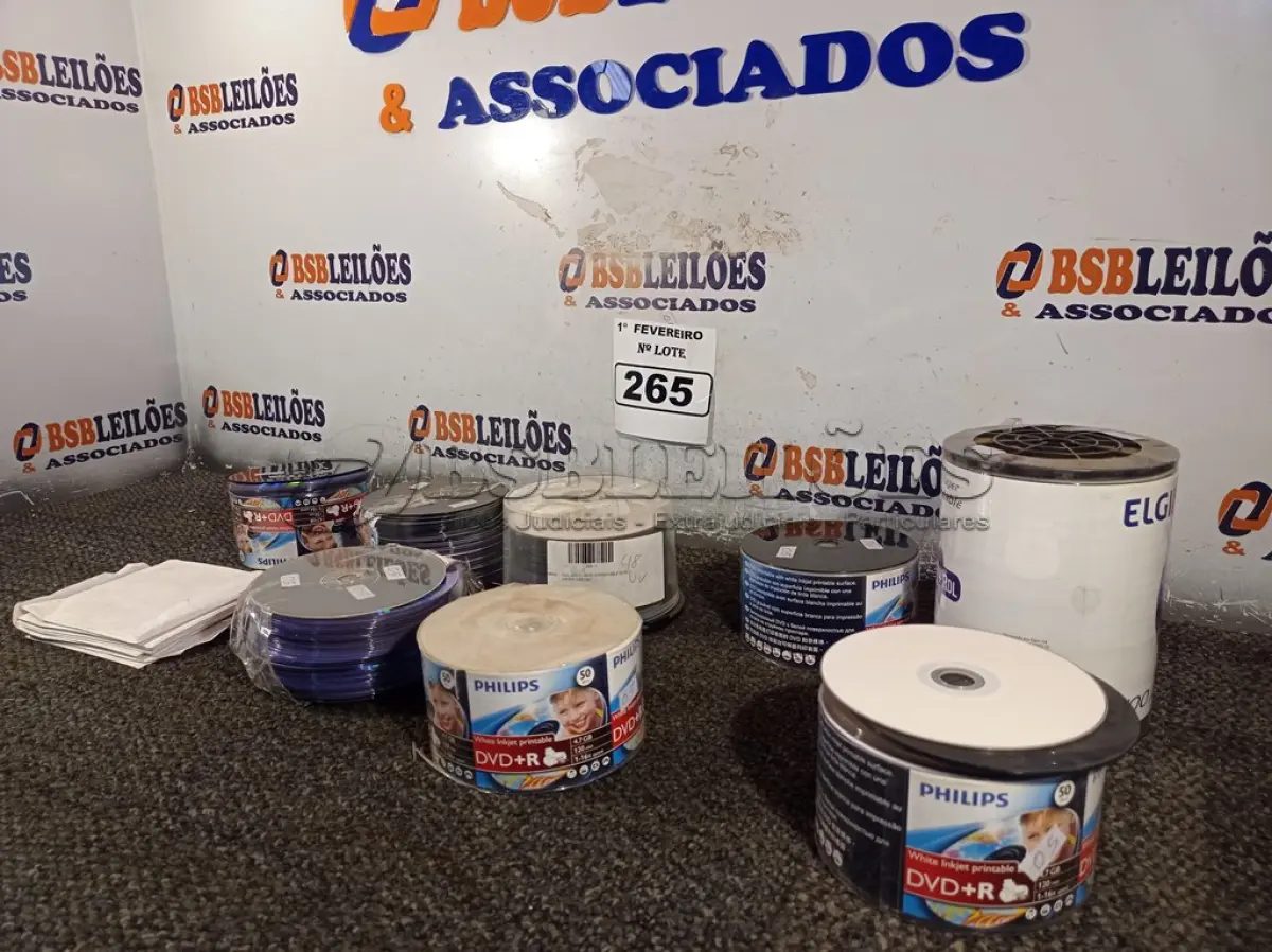 LOTE 265 - 01 LOTE COM VÁRIAS MÍDIAS DE DVD/R. (NO ESTADO) ATENÇÃO! FAZER A VISITAÇÃO ANTES DE ARREMATAR, NÃO SABEMOS SE FUNCIONA. LEILÃO NÃO TEM GARANTIA E NEM DEVOLUÇÃO, SUJEITO A POSSÍVEIS AVARIAS VISÍVEIS/OCULTAS E/OU AUSÊNCIA DE COMPONENTES.