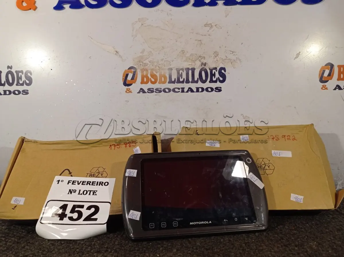 LOTE 452 - 02 TABLETS MARCAS MOTOROLA. (NO ESTADO) ATENÇÃO! FAZER A VISITAÇÃO ANTES DE ARREMATAR, NÃO SABEMOS SE FUNCIONA. LEILÃO NÃO TEM GARANTIA E NEM DEVOLUÇÃO, SUJEITO A POSSÍVEIS AVARIAS VISÍVEIS/OCULTAS E/OU AUSÊNCIA DE COMPONENTES.