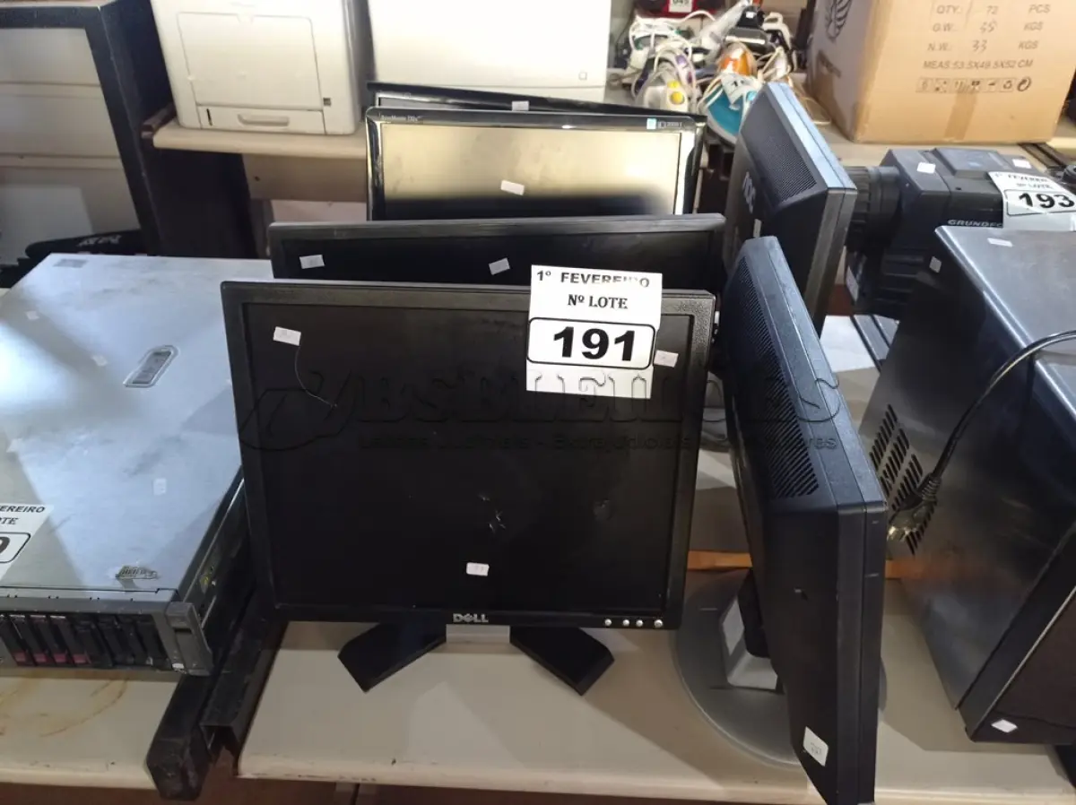 LOTE 191 - 06 MONITORES MARCAS E MODELOS DIVERSOS PARA RETIRADA DE PEÇAS. (NO ESTADO) ATENÇÃO! FAZER A VISITAÇÃO ANTES DE ARREMATAR, NÃO SABEMOS SE FUNCIONA. LEILÃO NÃO TEM GARANTIA E NEM DEVOLUÇÃO, SUJEITO A POSSÍVEIS AVARIAS VISÍVEIS/OCULTAS E/OU AUSÊNCIA DE COMPONENTES.