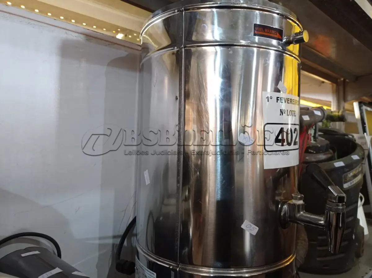 LOTE 402 - 01 CAFETEIRA INDUSTRIAL INCOMPLETA. (NO ESTADO) ATENÇÃO! FAZER A VISITAÇÃO ANTES DE ARREMATAR, NÃO SABEMOS SE FUNCIONA. LEILÃO NÃO TEM GARANTIA E NEM DEVOLUÇÃO, SUJEITO A POSSÍVEIS AVARIAS VISÍVEIS/OCULTAS E/OU AUSÊNCIA DE COMPONENTES.