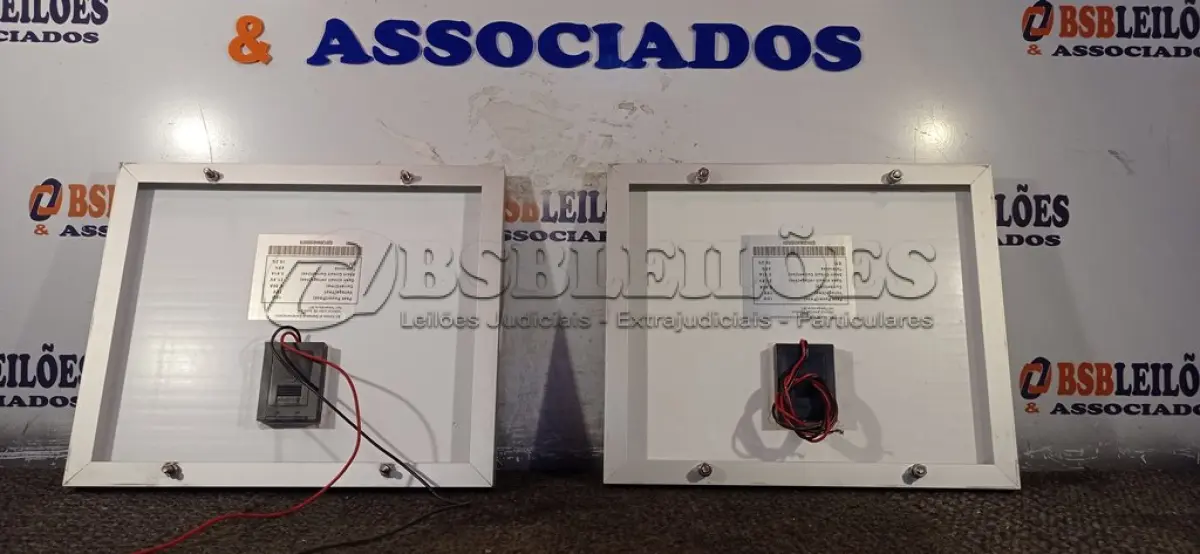 LOTE 159 - 02 PAINÉIS SOLARES 18V 10W. (NO ESTADO) ATENÇÃO! FAZER A VISITAÇÃO ANTES DE ARREMATAR, NÃO SABEMOS SE FUNCIONA. LEILÃO NÃO TEM GARANTIA E NEM DEVOLUÇÃO, SUJEITO A POSSÍVEIS AVARIAS VISÍVEIS/OCULTAS E/OU AUSÊNCIA DE COMPONENTES.