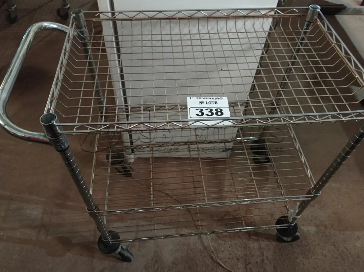 LOTE 338 - 01 CARRINHO PARA TRANSPORTE DE ALIMENTOS.  (NO ESTADO) ATENÇÃO! FAZER A VISITAÇÃO ANTES DE ARREMATAR, NÃO SABEMOS SE FUNCIONA. LEILÃO NÃO TEM GARANTIA E NEM DEVOLUÇÃO, SUJEITO A POSSÍVEIS AVARIAS VISÍVEIS/OCULTAS E/OU AUSÊNCIA DE COMPONENTES.