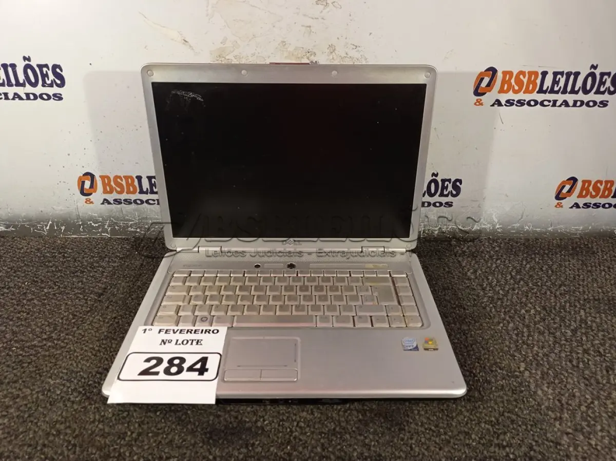 LOTE 284 - 01 NOTEBOOK MARCA DELL. (NO ESTADO) ATENÇÃO! FAZER A VISITAÇÃO ANTES DE ARREMATAR, NÃO SABEMOS SE FUNCIONA. LEILÃO NÃO TEM GARANTIA E NEM DEVOLUÇÃO, SUJEITO A POSSÍVEIS AVARIAS VISÍVEIS/OCULTAS E/OU AUSÊNCIA DE COMPONENTES.