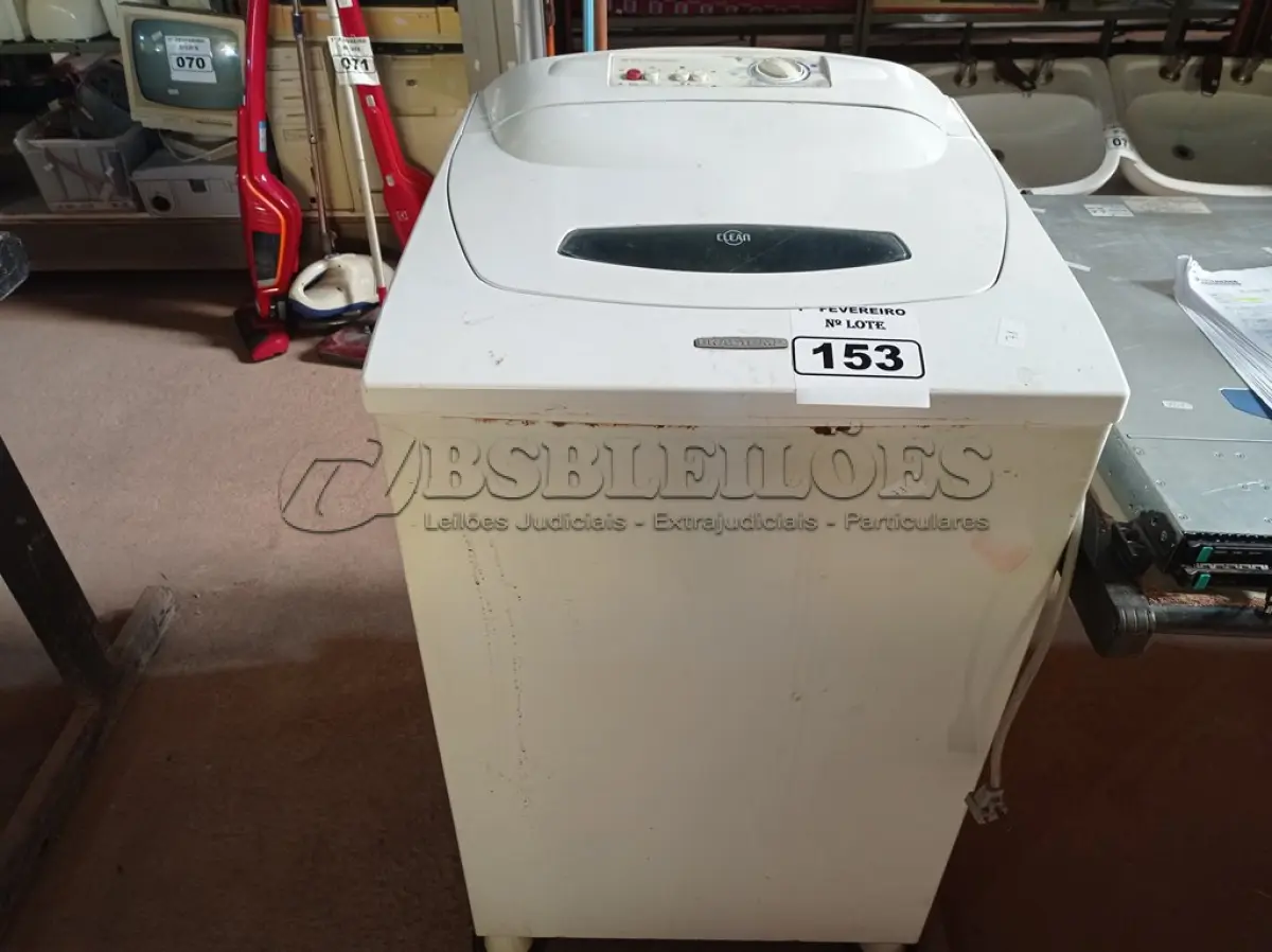 LOTE 153 - 01 LAVADORA DE ROUPAS MARCA BRASTEMP 220V. (NO ESTADO) ATENÇÃO! FAZER A VISITAÇÃO ANTES DE ARREMATAR, NÃO SABEMOS SE FUNCIONA. LEILÃO NÃO TEM GARANTIA E NEM DEVOLUÇÃO, SUJEITO A POSSÍVEIS AVARIAS VISÍVEIS/OCULTAS E/OU AUSÊNCIA DE COMPONENTES.