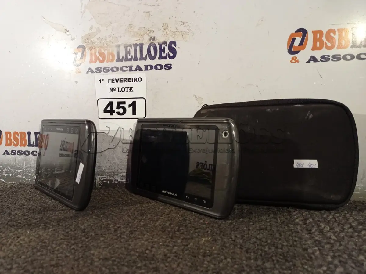 LOTE 451 - 02 TABLETS MARCAS MOTOROLA. (NO ESTADO) ATENÇÃO! FAZER A VISITAÇÃO ANTES DE ARREMATAR, NÃO SABEMOS SE FUNCIONA. LEILÃO NÃO TEM GARANTIA E NEM DEVOLUÇÃO, SUJEITO A POSSÍVEIS AVARIAS VISÍVEIS/OCULTAS E/OU AUSÊNCIA DE COMPONENTES.