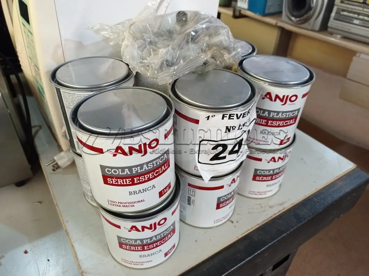 LOTE 241 - 12 LATAS DE COLA PLÁSTICA ANJO 1KG. (NO ESTADO) ATENÇÃO! FAZER A VISITAÇÃO ANTES DE ARREMATAR, NÃO SABEMOS SE FUNCIONA. LEILÃO NÃO TEM GARANTIA E NEM DEVOLUÇÃO, SUJEITO A POSSÍVEIS AVARIAS VISÍVEIS/OCULTAS E/OU AUSÊNCIA DE COMPONENTES.