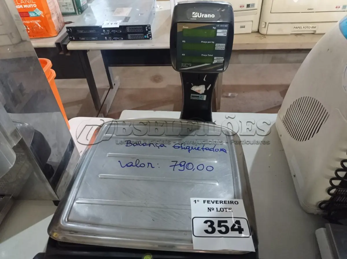 LOTE 354 - 01 BALANÇA ETIQUETADORA MARCA URANO 30KG. (NO ESTADO) ATENÇÃO! FAZER A VISITAÇÃO ANTES DE ARREMATAR, NÃO SABEMOS SE FUNCIONA. LEILÃO NÃO TEM GARANTIA E NEM DEVOLUÇÃO, SUJEITO A POSSÍVEIS AVARIAS VISÍVEIS/OCULTAS E/OU AUSÊNCIA DE COMPONENTES.