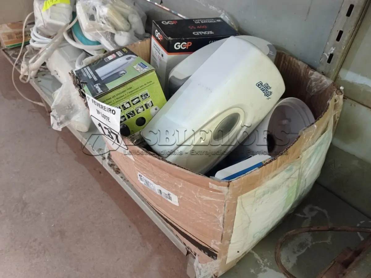 LOTE 137 - 01 LOTE COM MATERIAIS DIVERSOS. (NO ESTADO) ATENÇÃO! FAZER A VISITAÇÃO ANTES DE ARREMATAR, NÃO SABEMOS SE FUNCIONA. LEILÃO NÃO TEM GARANTIA E NEM DEVOLUÇÃO, SUJEITO A POSSÍVEIS AVARIAS VISÍVEIS/OCULTAS E/OU AUSÊNCIA DE COMPONENTES.