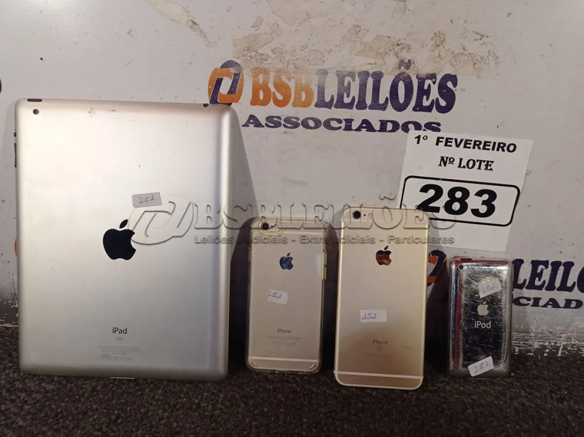 LOTE 283 - 01 IPAD E 03 IPHONE MARCAS E MODELOS DIVERSOS PARA RETIRADA DE PEÇAS. (NO ESTADO) ATENÇÃO! FAZER A VISITAÇÃO ANTES DE ARREMATAR, NÃO SABEMOS SE FUNCIONA. LEILÃO NÃO TEM GARANTIA E NEM DEVOLUÇÃO, SUJEITO A POSSÍVEIS AVARIAS VISÍVEIS/OCULTAS E/OU AUSÊNCIA DE COMPONENTES.