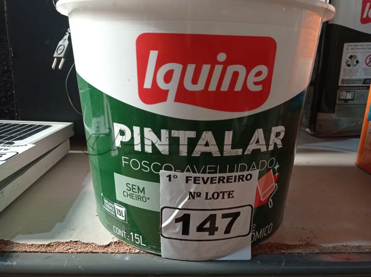 LOTE 147 - 01 BALDE DE TINTA IQUINE PINTALAR FOSCO-AVELUDADO 15L SEM A IDENTIFICAÇÃO DA COR. (NO ESTADO) ATENÇÃO! FAZER A VISITAÇÃO ANTES DE ARREMATAR, NÃO SABEMOS SE FUNCIONA. LEILÃO NÃO TEM GARANTIA E NEM DEVOLUÇÃO, SUJEITO A POSSÍVEIS AVARIAS VISÍVEIS/OCULTAS E/OU AUSÊNCIA DE COMPONENTES.