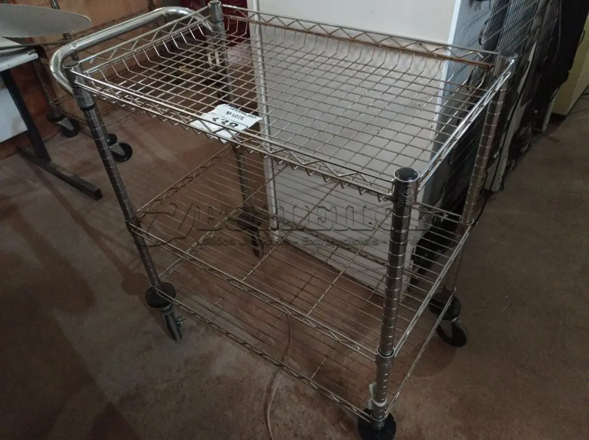 LOTE 338 - 01 CARRINHO PARA TRANSPORTE DE ALIMENTOS.  (NO ESTADO) ATENÇÃO! FAZER A VISITAÇÃO ANTES DE ARREMATAR, NÃO SABEMOS SE FUNCIONA. LEILÃO NÃO TEM GARANTIA E NEM DEVOLUÇÃO, SUJEITO A POSSÍVEIS AVARIAS VISÍVEIS/OCULTAS E/OU AUSÊNCIA DE COMPONENTES.