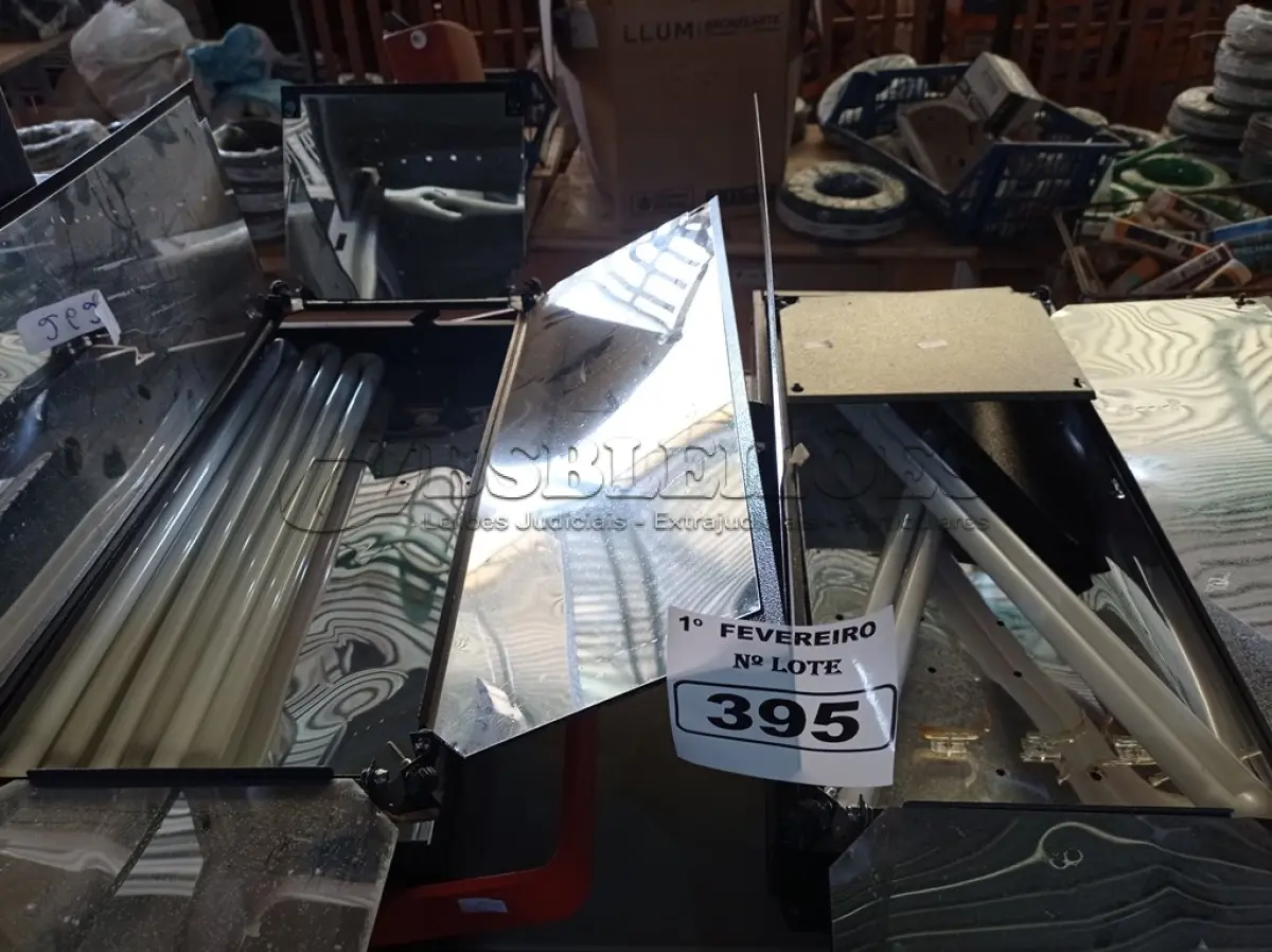 LOTE 395 - 02 LUMINÁRIAS PARA ESTÚDIO. (NO ESTADO) ATENÇÃO! FAZER A VISITAÇÃO ANTES DE ARREMATAR, NÃO SABEMOS SE FUNCIONA. LEILÃO NÃO TEM GARANTIA E NEM DEVOLUÇÃO, SUJEITO A POSSÍVEIS AVARIAS VISÍVEIS/OCULTAS E/OU AUSÊNCIA DE COMPONENTES.