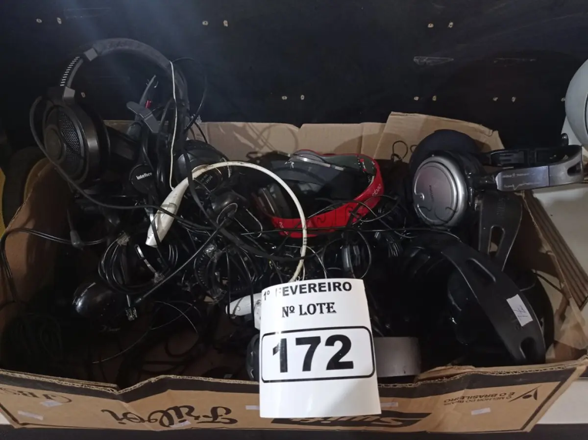 LOTE 172 - 01 LOTE COM VÁRIOS FONES DE OUVIDO MARCAS E MODELOS DIVERSOS. (NO ESTADO) ATENÇÃO! FAZER A VISITAÇÃO ANTES DE ARREMATAR, NÃO SABEMOS SE FUNCIONA. LEILÃO NÃO TEM GARANTIA E NEM DEVOLUÇÃO, SUJEITO A POSSÍVEIS AVARIAS VISÍVEIS/OCULTAS E/OU AUSÊNCIA DE COMPONENTES.