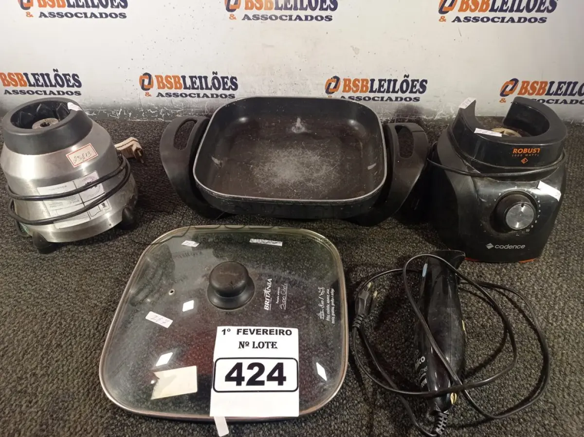 LOTE 424 - 01 CAÇAROLA ELÉTRICA E 02 BASES DE LIQUIDIFICADOR MARCAS E MODELOS DIVERSOS. (NO ESTADO) ATENÇÃO! FAZER A VISITAÇÃO ANTES DE ARREMATAR, NÃO SABEMOS SE FUNCIONA. LEILÃO NÃO TEM GARANTIA E NEM DEVOLUÇÃO, SUJEITO A POSSÍVEIS AVARIAS VISÍVEIS/OCULTAS E/OU AUSÊNCIA DE COMPONENTES.