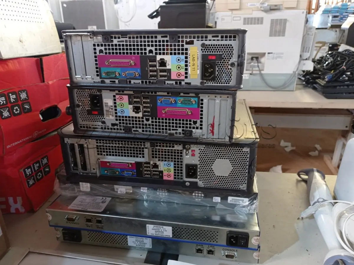 LOTE 236 - 02 APARELHOS QOSWORKS, 01 3COM X506 E 03 CPU’S MARCAS E MODELOS DIVERSOS. (NO ESTADO) ATENÇÃO! FAZER A VISITAÇÃO ANTES DE ARREMATAR, NÃO SABEMOS SE FUNCIONA. LEILÃO NÃO TEM GARANTIA E NEM DEVOLUÇÃO, SUJEITO A POSSÍVEIS AVARIAS VISÍVEIS/OCULTAS E/OU AUSÊNCIA DE COMPONENTES.