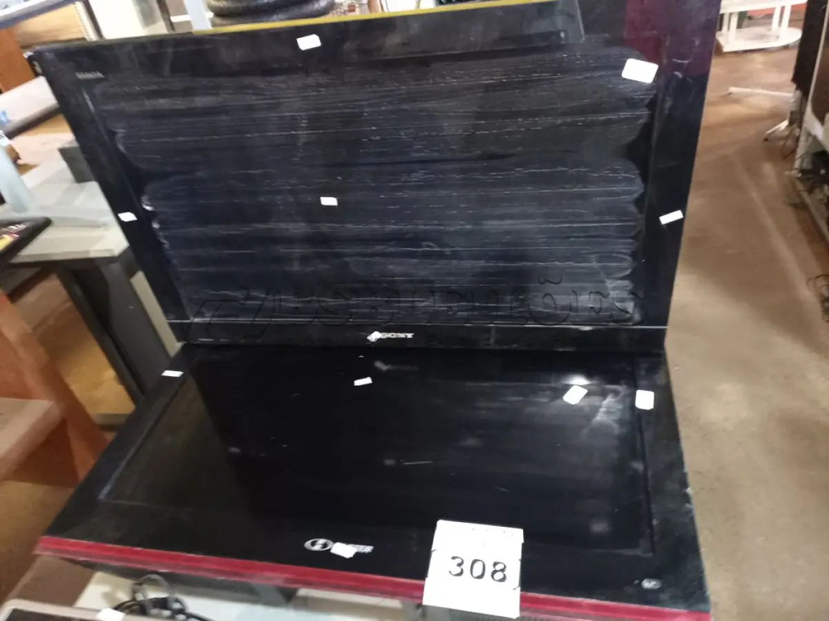 LOTE 308 - 02 TV’S MARCAS E MODELOS DIVERSOS PARA RETIRADA DE PEÇAS. (NO ESTADO) ATENÇÃO! FAZER A VISITAÇÃO ANTES DE ARREMATAR, NÃO SABEMOS SE FUNCIONA. LEILÃO NÃO TEM GARANTIA E NEM DEVOLUÇÃO, SUJEITO A POSSÍVEIS AVARIAS VISÍVEIS/OCULTAS E/OU AUSÊNCIA DE COMPONENTES.
