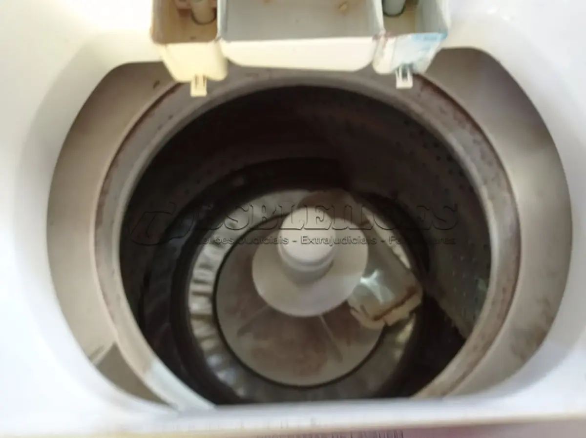 LOTE 239 - 01 MÁQUINA DE LAVAR ROUPAS MARCA BRASTEMP 220V. (NO ESTADO) ATENÇÃO! FAZER A VISITAÇÃO ANTES DE ARREMATAR, NÃO SABEMOS SE FUNCIONA. LEILÃO NÃO TEM GARANTIA E NEM DEVOLUÇÃO, SUJEITO A POSSÍVEIS AVARIAS VISÍVEIS/OCULTAS E/OU AUSÊNCIA DE COMPONENTES.