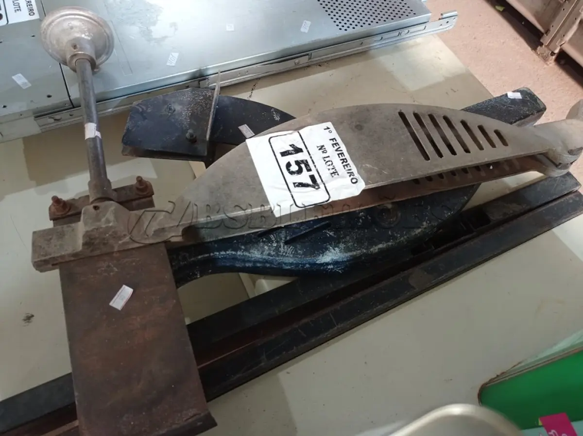 LOTE 157 - 02 PROTETORES DE DISCO PARA SERRA DE BANCADA. (NO ESTADO) ATENÇÃO! FAZER A VISITAÇÃO ANTES DE ARREMATAR, NÃO SABEMOS SE FUNCIONA. LEILÃO NÃO TEM GARANTIA E NEM DEVOLUÇÃO, SUJEITO A POSSÍVEIS AVARIAS VISÍVEIS/OCULTAS E/OU AUSÊNCIA DE COMPONENTES.