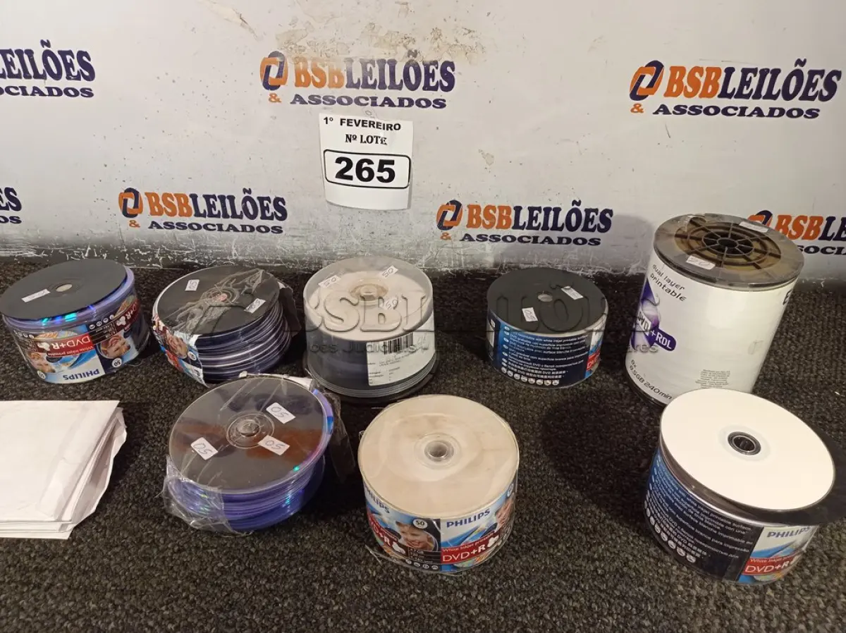 LOTE 265 - 01 LOTE COM VÁRIAS MÍDIAS DE DVD/R. (NO ESTADO) ATENÇÃO! FAZER A VISITAÇÃO ANTES DE ARREMATAR, NÃO SABEMOS SE FUNCIONA. LEILÃO NÃO TEM GARANTIA E NEM DEVOLUÇÃO, SUJEITO A POSSÍVEIS AVARIAS VISÍVEIS/OCULTAS E/OU AUSÊNCIA DE COMPONENTES.