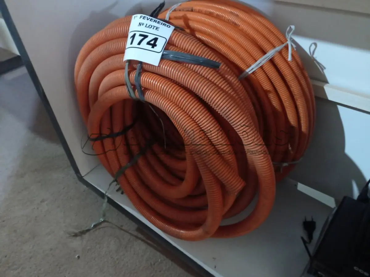 LOTE 174 - 02 ROLOS DE MANGUEIRA CORRUGADA. (NO ESTADO) ATENÇÃO! FAZER A VISITAÇÃO ANTES DE ARREMATAR, NÃO SABEMOS SE FUNCIONA. LEILÃO NÃO TEM GARANTIA E NEM DEVOLUÇÃO, SUJEITO A POSSÍVEIS AVARIAS VISÍVEIS/OCULTAS E/OU AUSÊNCIA DE COMPONENTES.