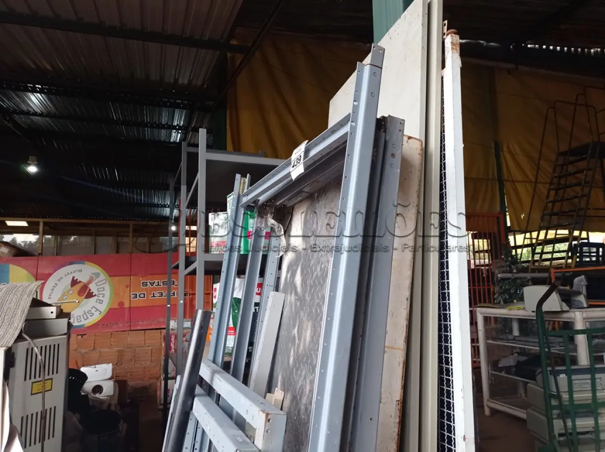 LOTE 439 - 01 LOTE COM FERRAGENS DIVERSAS. (NO ESTADO) ATENÇÃO! FAZER A VISITAÇÃO ANTES DE ARREMATAR, NÃO SABEMOS SE FUNCIONA. LEILÃO NÃO TEM GARANTIA E NEM DEVOLUÇÃO, SUJEITO A POSSÍVEIS AVARIAS VISÍVEIS/OCULTAS E/OU AUSÊNCIA DE COMPONENTES.
