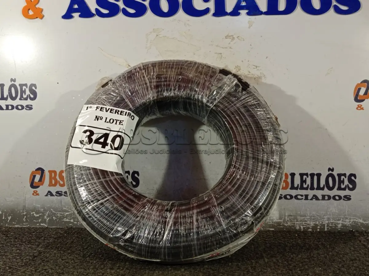 LOTE 340 - 01 ROLO DE CABO FLEXÍVEL 100M 10MM NA COR PRETA. (NOVO). (NO ESTADO) ATENÇÃO! FAZER A VISITAÇÃO ANTES DE ARREMATAR, NÃO SABEMOS SE FUNCIONA. LEILÃO NÃO TEM GARANTIA E NEM DEVOLUÇÃO, SUJEITO A POSSÍVEIS AVARIAS VISÍVEIS/OCULTAS E/OU AUSÊNCIA DE COMPONENTES.