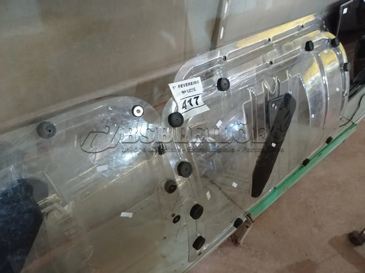 LOTE 417 - 02 ESCUDOS DE PROTEÇÃO. (NO ESTADO) ATENÇÃO! FAZER A VISITAÇÃO ANTES DE ARREMATAR, NÃO SABEMOS SE FUNCIONA. LEILÃO NÃO TEM GARANTIA E NEM DEVOLUÇÃO, SUJEITO A POSSÍVEIS AVARIAS VISÍVEIS/OCULTAS E/OU AUSÊNCIA DE COMPONENTES.