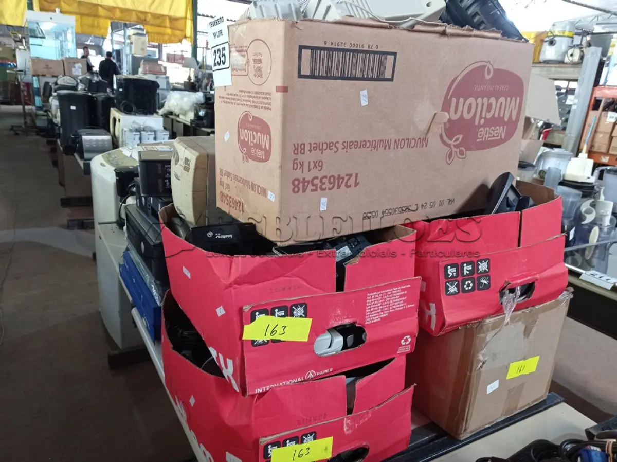 LOTE 235 - 01 LOTE COM VÁRIOS APARELHOS DE TELEFONE E CAIXINHAS DE SOM PARA PC MARCAS E MODELOS DIVERSOS. (NO ESTADO) ATENÇÃO! FAZER A VISITAÇÃO ANTES DE ARREMATAR, NÃO SABEMOS SE FUNCIONA. LEILÃO NÃO TEM GARANTIA E NEM DEVOLUÇÃO, SUJEITO A POSSÍVEIS AVARIAS VISÍVEIS/OCULTAS E/OU AUSÊNCIA DE COMPONENTES.