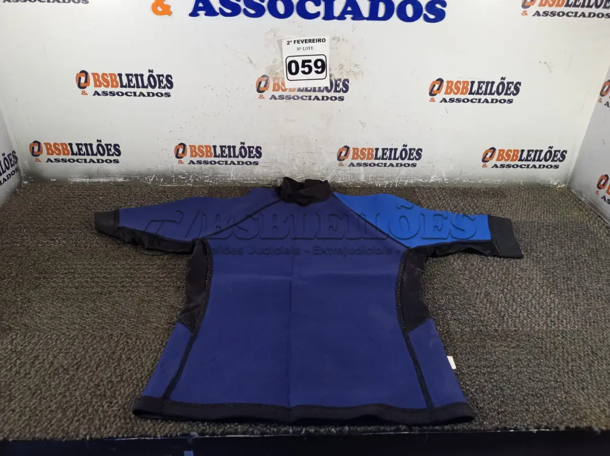 LOTE 059 - 01 ROUPA DE MERGULHO MARCA MARES (NO ESTADO, NÃO SABEMOS SE FUNCIONA. LEILÃO NÃO TEM GARANTIA E NEM DEVOLUÇÃO).