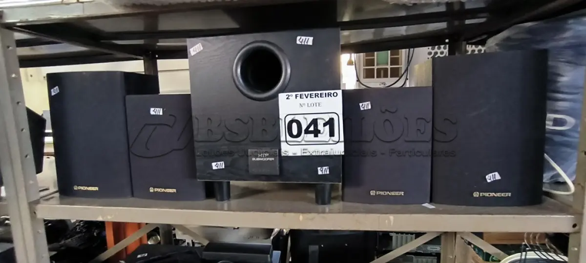 LOTE 041 - 01 CAIXA SUB PIONNER E 04 CAIXAS PIONNER DE VOZ (NO ESTADO, NÃO SABEMOS SE FUNCIONA. LEILÃO NÃO TEM GARANTIA E NEM DEVOLUÇÃO). 