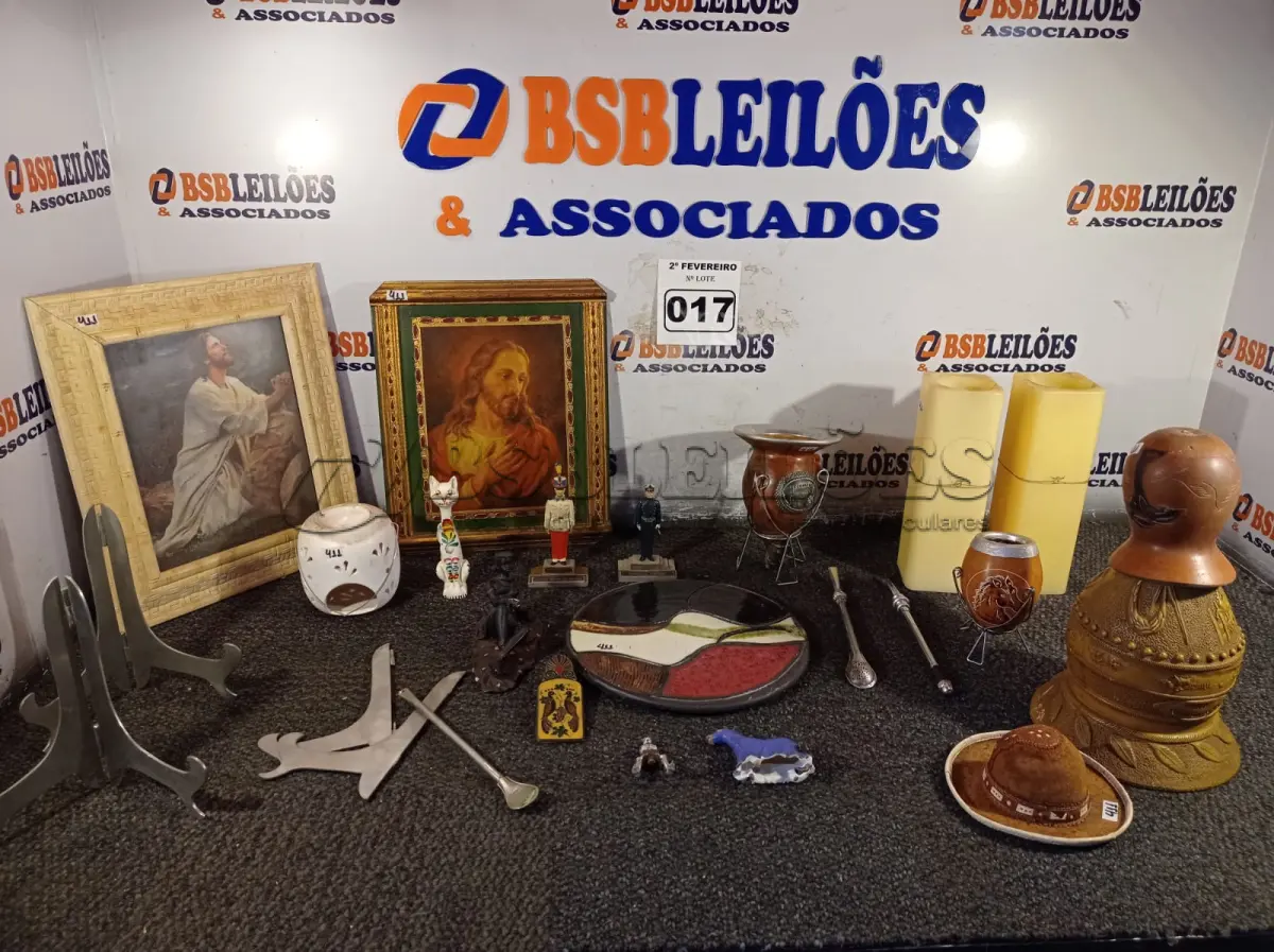 LOTE 017 - 01 LOTE COM ARTIGOS PARA DECORAÇÃO, COPOS PARA CHIMARRÃO, VELAS , QUADROS (NO ESTADO, NÃO SABEMOS SE FUNCIONA. LEILÃO NÃO TEM GARANTIA E NEM DEVOLUÇÃO).