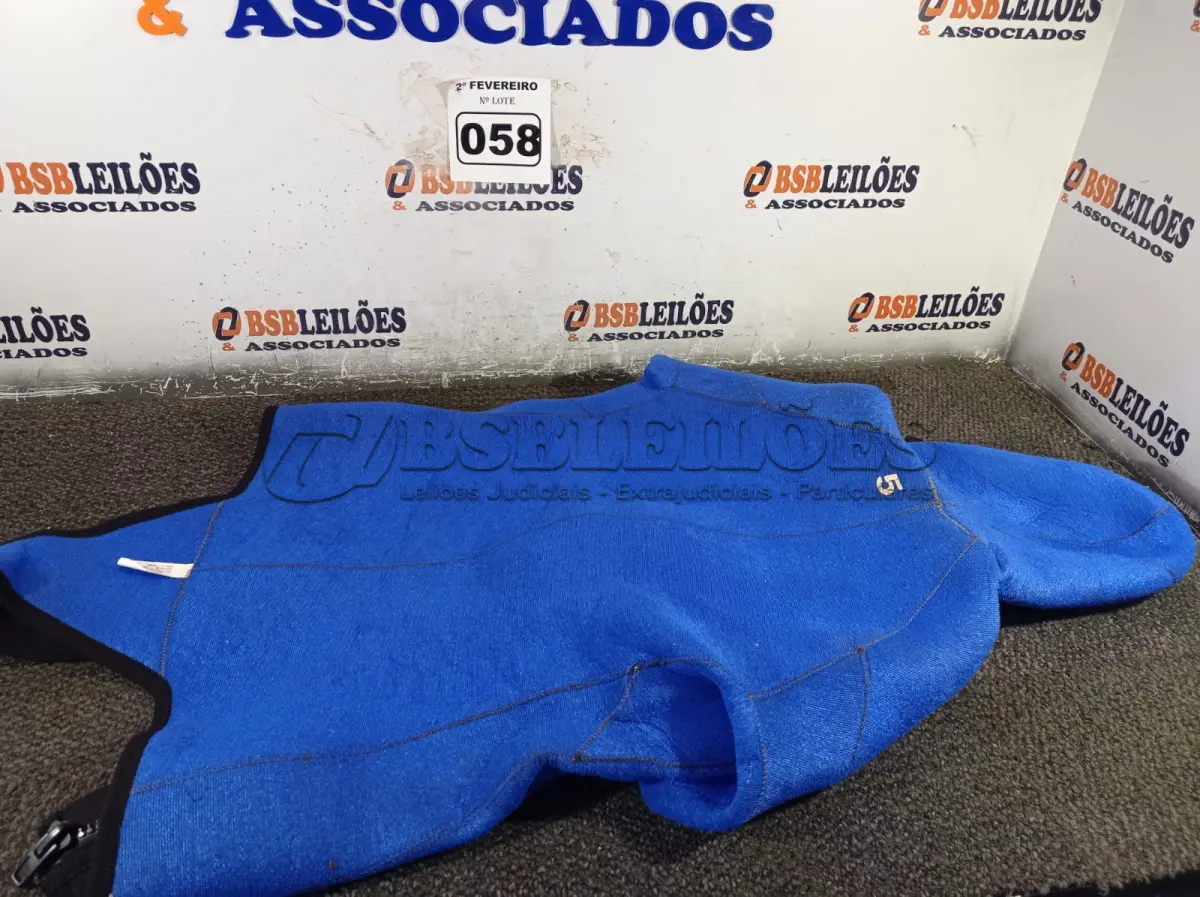 LOTE 058 - 01 ROUPA DE MERGULHO FEMININO N* 5 MARCA MARES (NO ESTADO, NÃO SABEMOS SE FUNCIONA. LEILÃO NÃO TEM GARANTIA E NEM DEVOLUÇÃO).