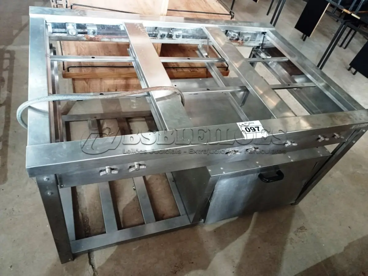 LOTE 097 - 01 FOGÃO COZIL DE 06 BOCAS INCOMPLETO COM FORNO ACOPLADO EM AÇO INOX. (NO ESTADO, NÃO SABEMOS SE FUNCIONA. LEILÃO NÃO TEM GARANTIA E NEM DEVOLUÇÃO).