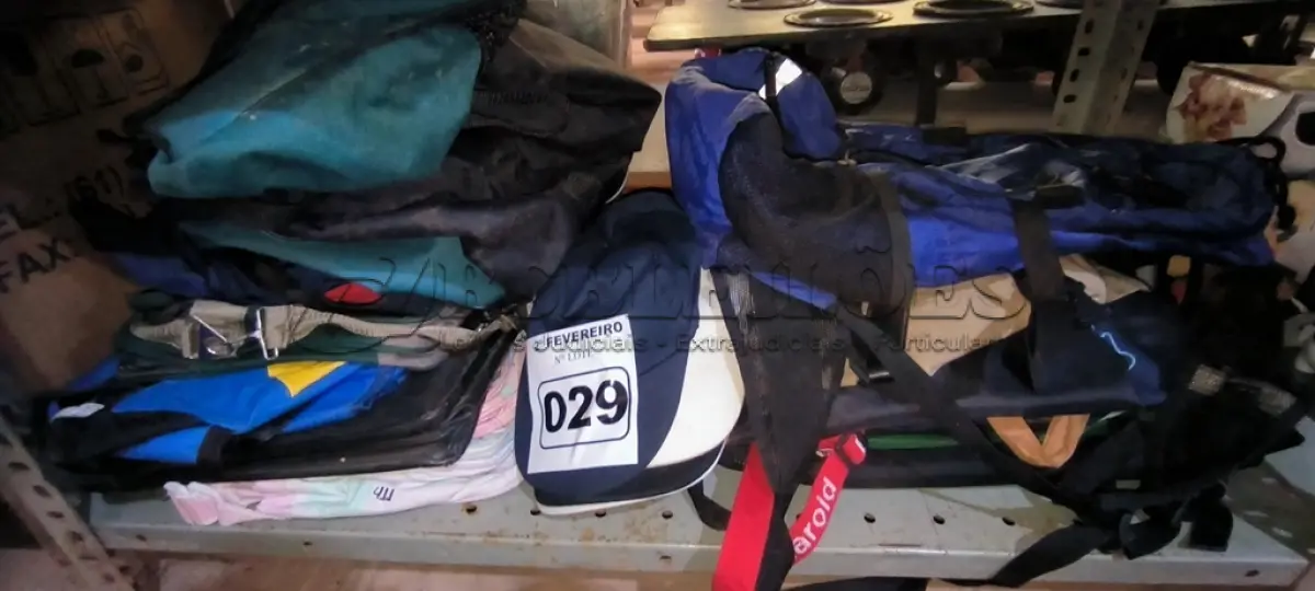 LOTE 029 - 01 LOTE COM BOLÇAS DIVERSAS (NO ESTADO, NÃO SABEMOS SE FUNCIONA. LEILÃO NÃO TEM GARANTIA E NEM DEVOLUÇÃO).