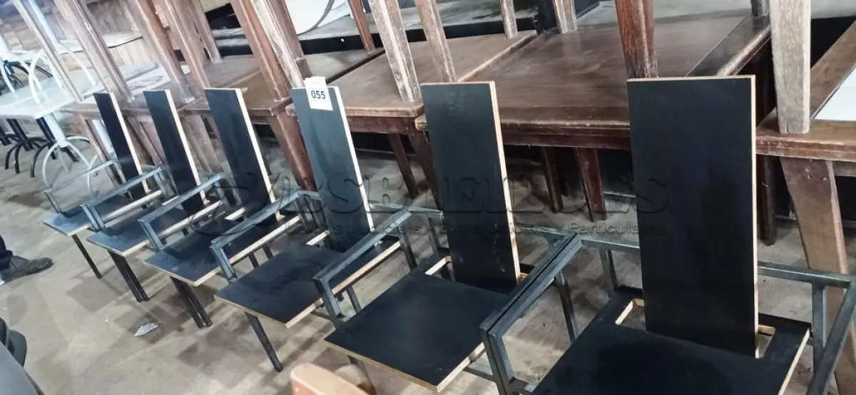 LOTE 055 - 07 CADEIRAS DESIGN ARROJADO. (NO ESTADO, NÃO SABEMOS SE FUNCIONA. LEILÃO NÃO TEM GARANTIA E NEM DEVOLUÇÃO).