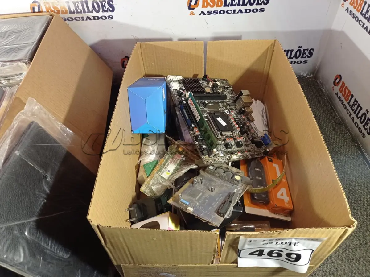 LOTE 469 - 01 LOTE COM MATERIAIS DE PAPELARIA DIVERSOS. (NO ESTADO) ATENÇÃO! FAZER A VISITAÇÃO ANTES DE ARREMATAR, NÃO SABEMOS SE FUNCIONA. LEILÃO NÃO TEM GARANTIA E NEM DEVOLUÇÃO, SUJEITO A POSSÍVEIS AVARIAS VISÍVEIS/OCULTAS E/OU AUSÊNCIA DE COMPONENTES.